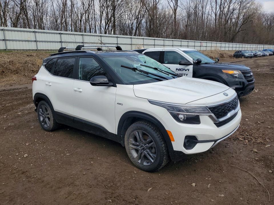 2021 Kia Seltos VIN KNDEUCAA8M7155752 COPART salvage auction — REAR END, Mi - Certificate Of Title, sold $7,800 on 2026-08-12 (photo 4)