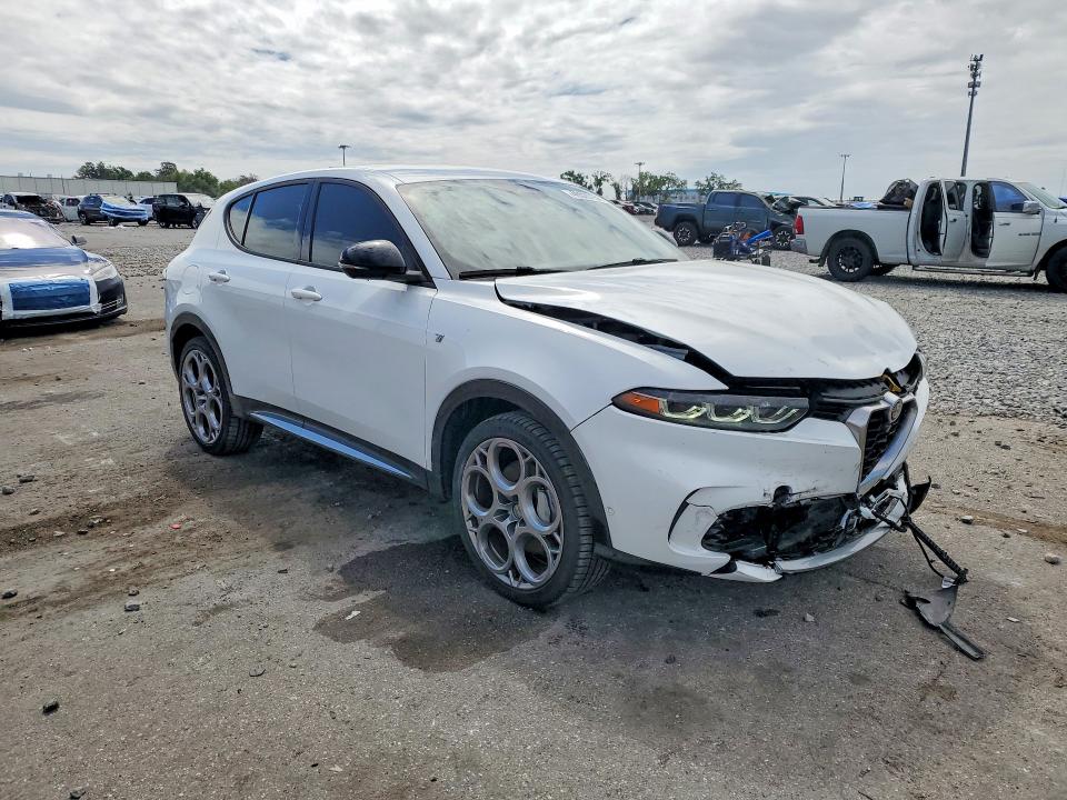 2024 Alfa romeo Tonale VIN ZASPATCW2R3047284 COPART salvage auction — FRONT END, Salvage Title, sold $12,400 on 2026-07-20 (photo 4)
