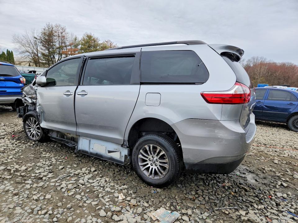 2018 Toyota Sienna VIN 5TDYZ3DC1JS910401 COPART salvage auction — SIDE, Salvage Title, sold $2,600 on 2026-07-22 (photo 2)