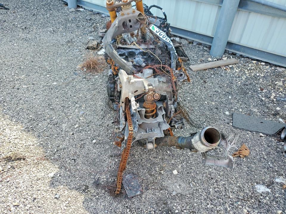 2023 Suzuki Gsx-r1000 VIN JS1DM11H1P7100703 COPART salvage auction — BURN, FL - CERTIFICATE OF DESTRUCTION, sold $10 on 2026-07-15 (photo 4)