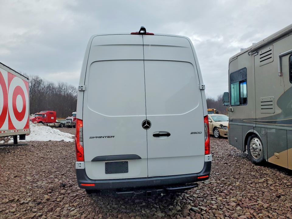 2025 Mercedes-benz Sprinter VIN W1Y4NCHY3ST195569 COPART salvage auction — MINOR DENT/SCRATCHES, Ny - Mv-907A Salvage Certificate, sold $31,250 on 2026-07-08 (photo 6)