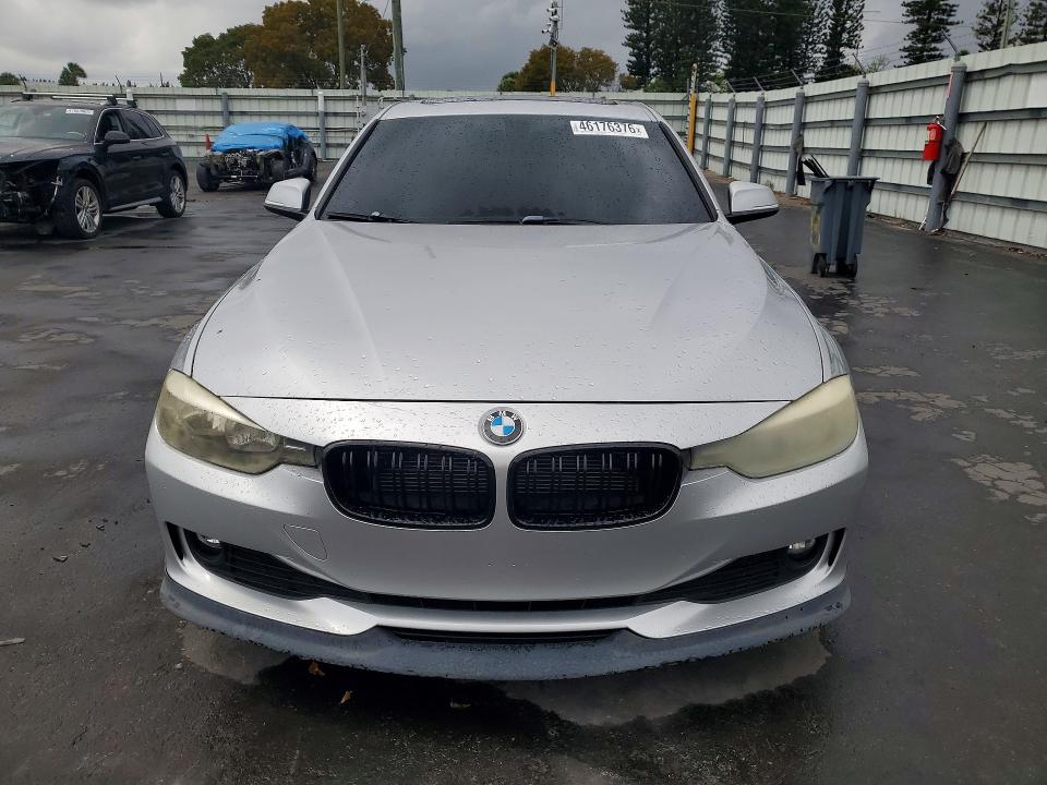 2015 BMW 3er VIN WBA3B1G55FNT63997 COPART salvage auction — NORMAL WEAR, Fl - Certificate Of Title, sold $25 on 2026-07-20 (photo 5)