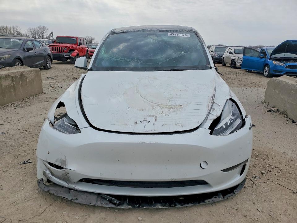 2022 Tesla Model y VIN 7SAYGAEE8NF360573 COPART salvage auction — ALL OVER, KS - CERT OF TITLE-SALVAGE, sold $3,650 on 2026-07-02 (photo 5)