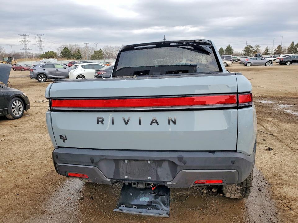 2025 Rivian R1t VIN 7FCTGBAA0SN040168 COPART salvage auction — ROLLOVER, Il - Salvage Certificate, sold $5,700 on 2026-07-07 (photo 6)