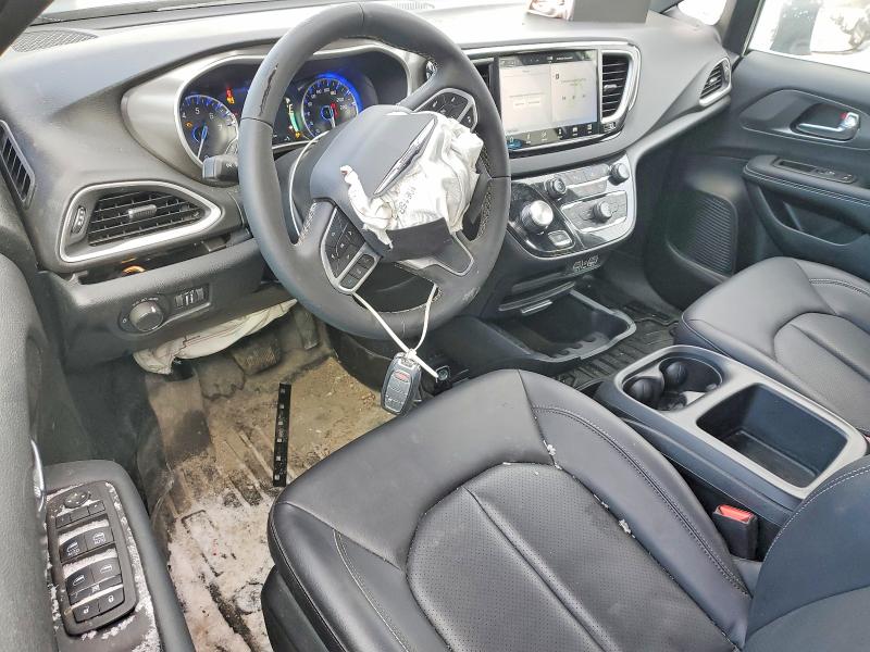 2025 Chrysler Grand caravan VIN 2C4RC1ZG1SR611099 COPART salvage auction — SIDE, Salvage Title, sold $7,700 on 2026-08-13 (photo 8)
