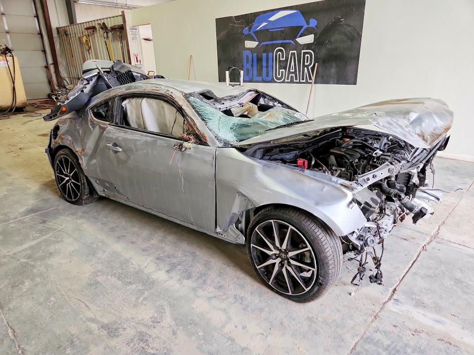 2022 Toyota Gr 86 VIN JF1ZNBC16N8753605 COPART salvage auction — ROLLOVER, Az - Cert Of Title- Non Repair, sold $2,650 on 2026-07-28 (photo 4)