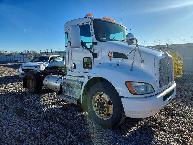 2017 Kenw Constructi VIN 2XKHAJ8X2HM160486 COPART salvage auction — MECHANICAL, NE - CERTIFICATE OF TITLE, sold $5,900 on 2026-09-03 (photo 1)