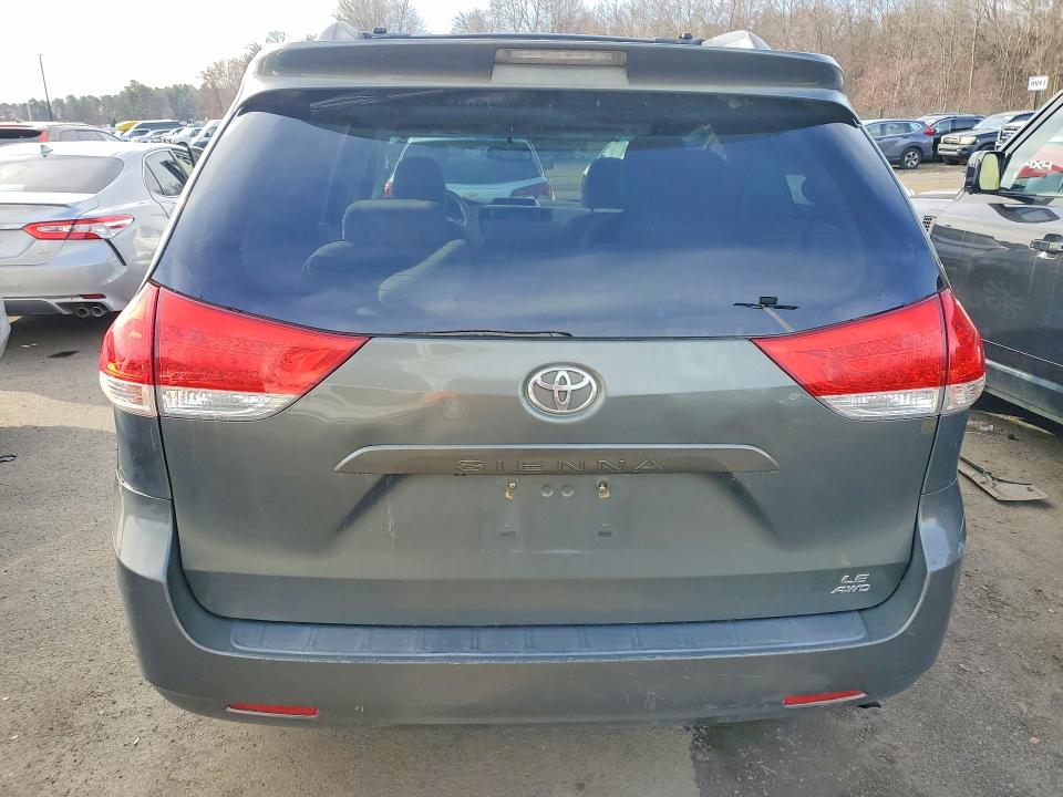 2013 Toyota Sienna VIN 5TDJK3DC2DS060224 COPART salvage auction — MINOR DENT/SCRATCHES, VT - CERTIFICATE OF TITLE, sold $4,250 on 2026-07-30 (photo 6)