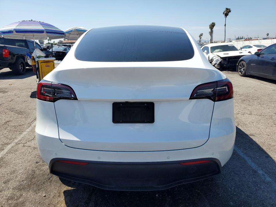2022 Tesla Model y VIN 7SAYGDEE7NF410431 COPART salvage auction — SIDE, Salvage Title, sold $10,200 on 2026-07-28 (photo 6)