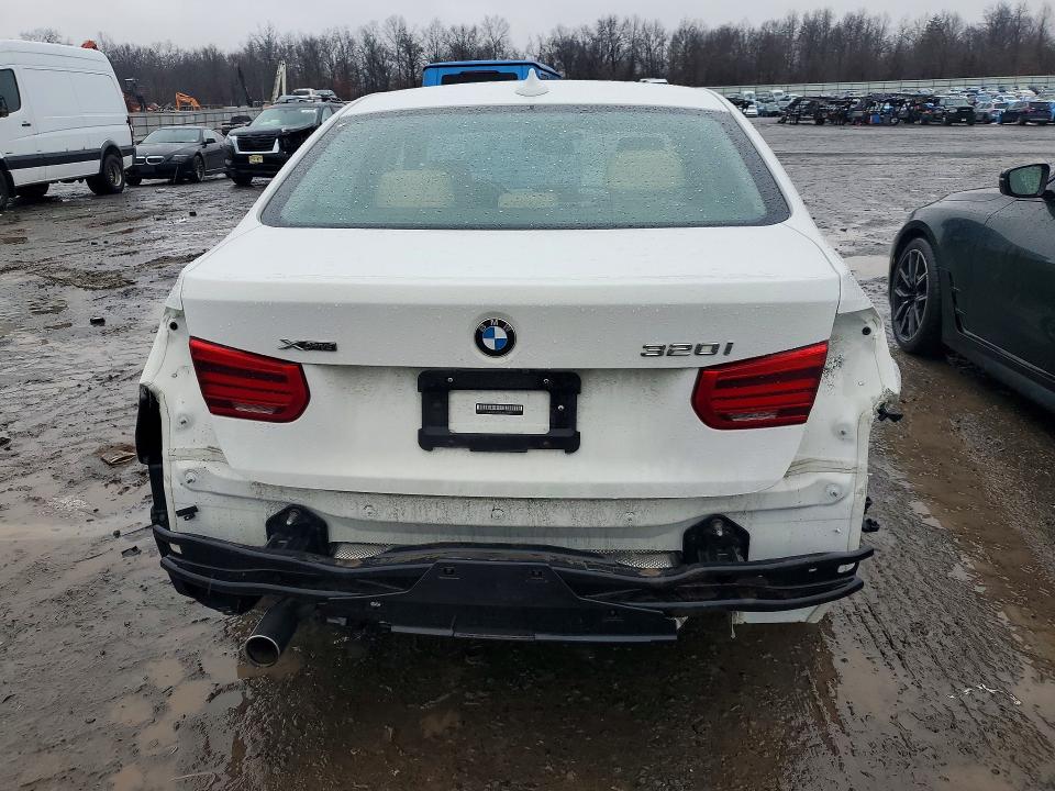 2018 BMW 3er VIN WBA8E5G50JNU47481 COPART salvage auction — REAR END, ID - SALVAGE CERTIFICATE OF TITLE, sold $1,700 on 2026-07-10 (photo 6)