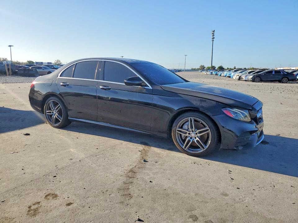 2017 Mercedes-benz E-class VIN WDDZF4JB4HA055978 COPART salvage auction — MINOR DENT/SCRATCHES, FL - CERTIFICATE OF TITLE, sold $7,000 on 2026-07-29 (photo 4)