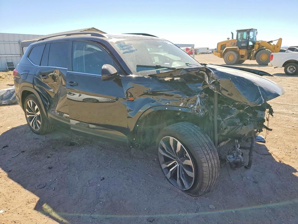 2022 Volkswagen Atlas VIN 1V2JR2CA5NC561325 COPART salvage auction — SIDE, Salvage Title, sold $1,500 on 2026-08-03 (photo 4)