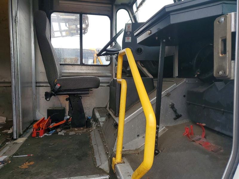 2014 Frht - freightliner All other VIN 4UZAC3DV2ECFW4420 COPART salvage auction — FRONT END, CT, sold $2,500 on 2026-08-10 (photo 7)