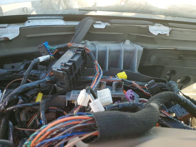 2006 Gmc Yukon VIN 1GKEK63U56J127190 COPART salvage auction — VANDALISM, Ca - Salvage Certificate, sold $150 on 2026-07-20 (photo 9)
