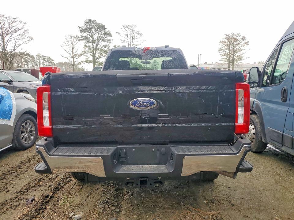 2025 Ford F350 VIN 1FTRF3BN3SED18295 COPART salvage auction — ROOF, Md - Cert Of Salvage > 75% Damage, sold $32,000 on 2026-09-08 (photo 6)