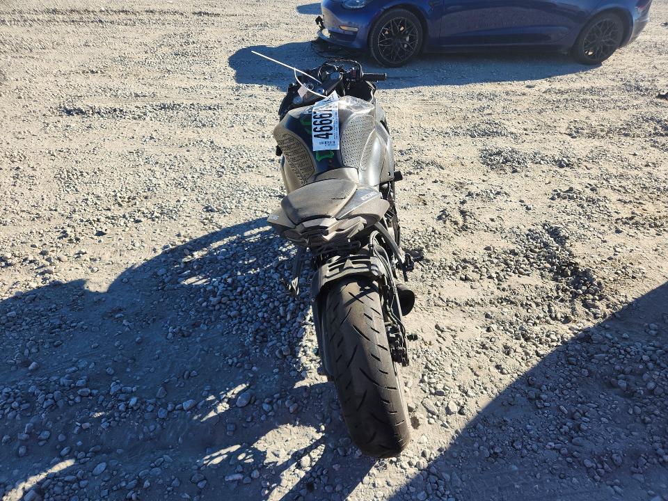 2019 Kawasaki Zx VIN JKBZXJH13KA001362 COPART salvage auction — SIDE, Salvage Title, sold $2,750 on 2026-07-23 (photo 4)
