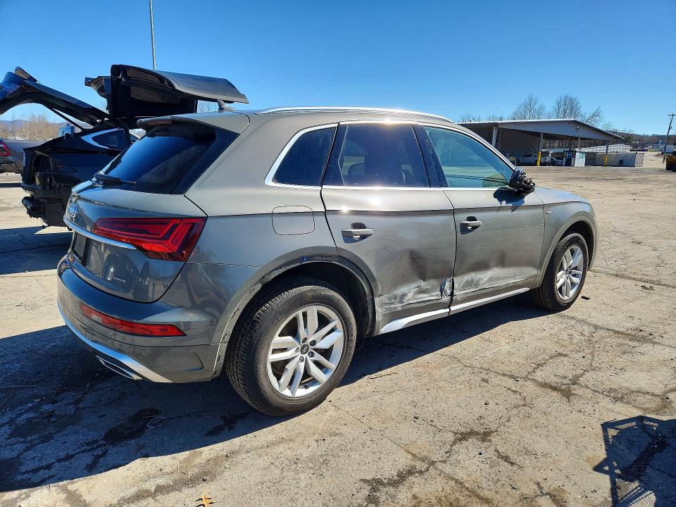 2023 Audi Q5 VIN WA1GAAFY0P2152951 COPART salvage auction — SIDE, Salvage Title, sold $16,800 on 2026-08-25 (photo 3)