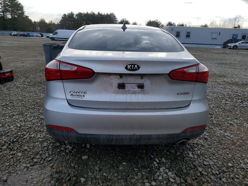 2014 Kia Forte VIN KNAFX4A8XE5049019 COPART salvage auction — MECHANICAL, Salvage Title, sold $100 on 2026-07-30 (photo 6)