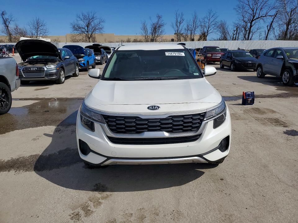 2021 Kia Seltos VIN KNDEPCAA6M7136737 COPART salvage auction — VANDALISM, Mo - Salvage Certificate Of Title, sold $6,200 on 2026-07-17 (photo 5)