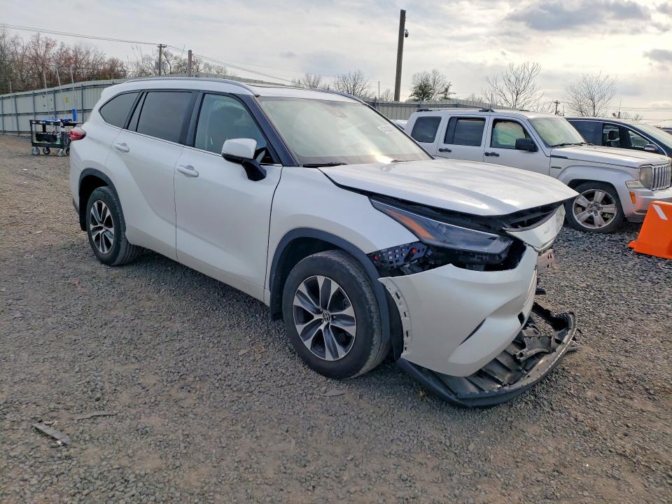 2023 Toyota Highlander VIN 5TDKDRBH4PS034521 COPART salvage auction — FRONT END, Nj - Cert Of Title-Salvage, sold $12,800 on 2026-07-28 (photo 4)