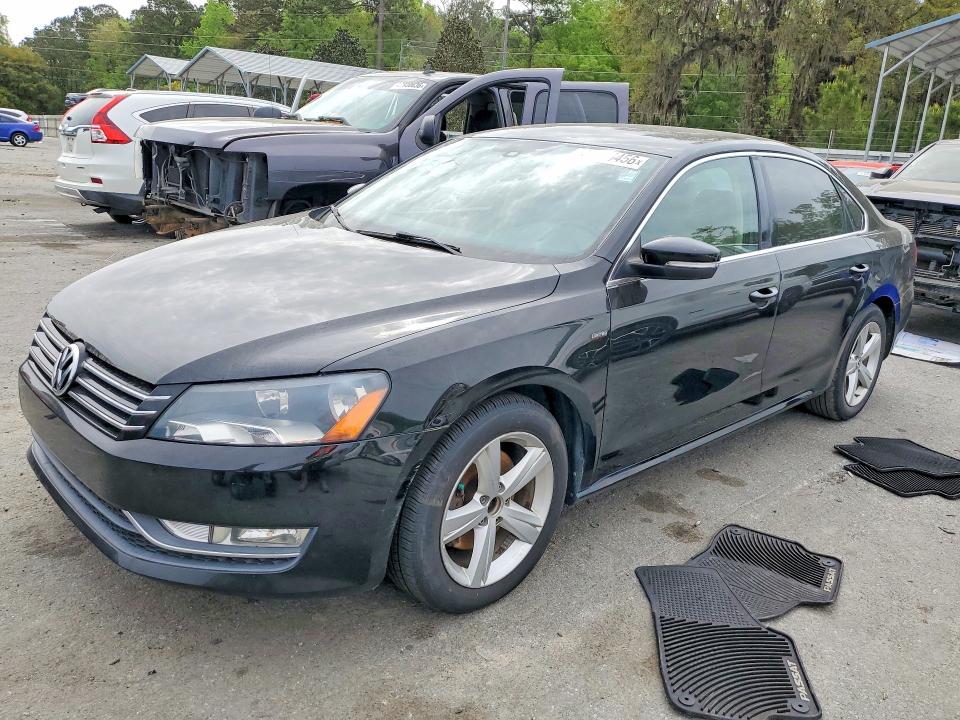 2015 Volkswagen Passat VIN 1VWAS7A31FC119647 COPART salvage auction — NORMAL WEAR, Ga - Certificate Of Title, sold $925 on 2026-07-30 (photo 1)