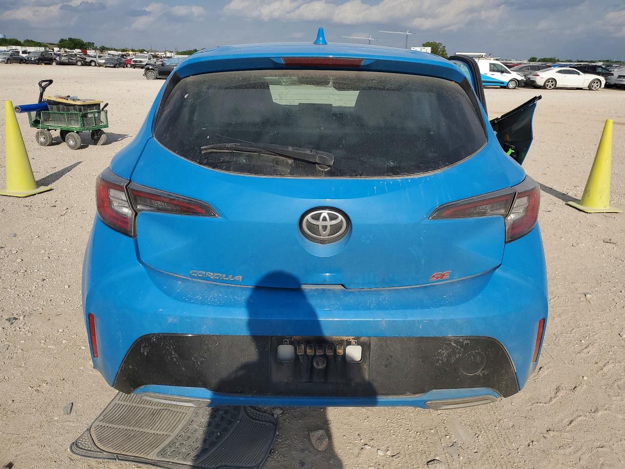 2022 Toyota Corolla VIN JTND4MBE6N3182133 COPART salvage auction — Side, TX - SALVAGE VEHICLE TITLE, sold $4,100 on 2026-07-09 (photo 6)
