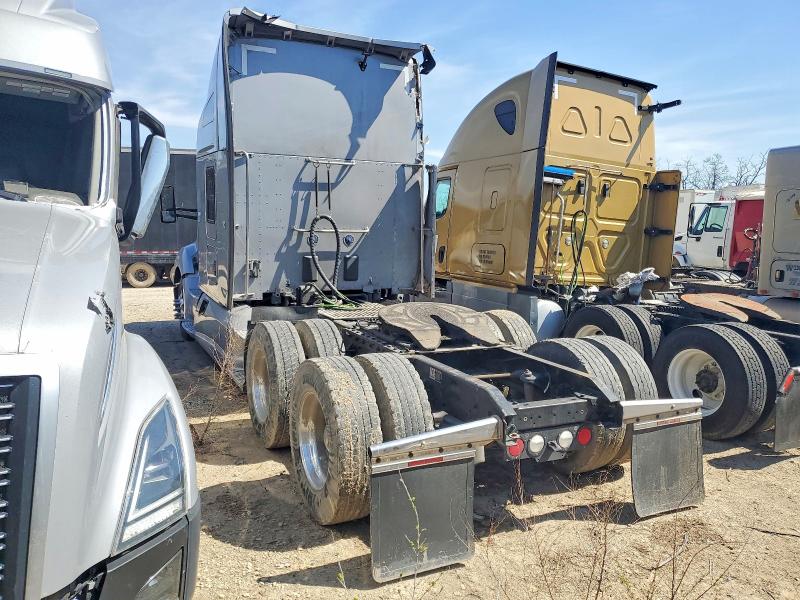 2019 Kenworth Construction VIN 1XKYD49X3KJ254334 COPART salvage auction — SIDE, IL - SALVAGE CERTIFICATE, sold $9,800 on 2026-07-23 (photo 3)