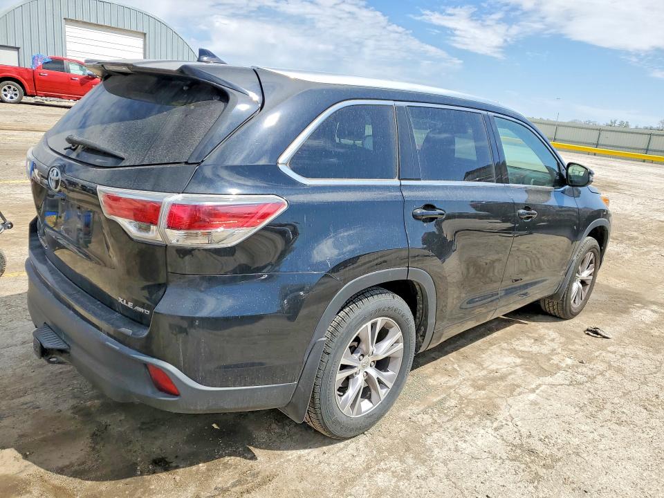 2015 Toyota Highlander VIN 5TDJKRFH5FS101430 COPART salvage auction — REAR END, KS - CERT OF TITLE-SALVAGE, sold $7,300 on 2026-07-27 (photo 3)