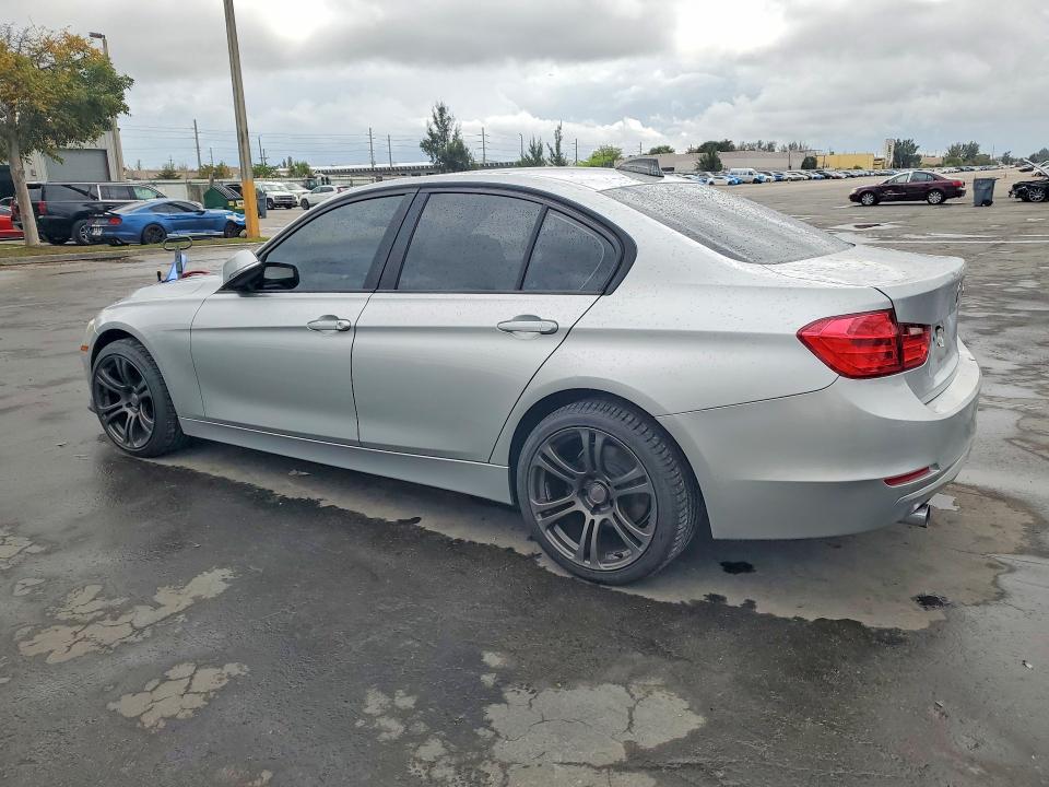 2015 BMW 3er VIN WBA3B1G55FNT63997 COPART salvage auction — NORMAL WEAR, Fl - Certificate Of Title, sold $25 on 2026-07-20 (photo 2)