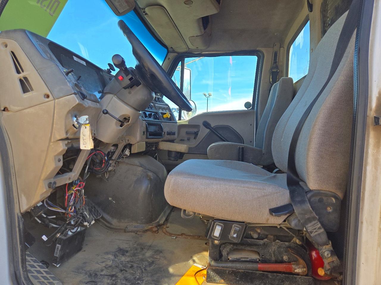 2009 Sterling truck All other VIN 2FZHCHBSX9AAK1632 COPART salvage auction — Normal Wear, MI - CERTIFICATE OF TITLE, sold $17,300 on 2026-04-28 (photo 5)