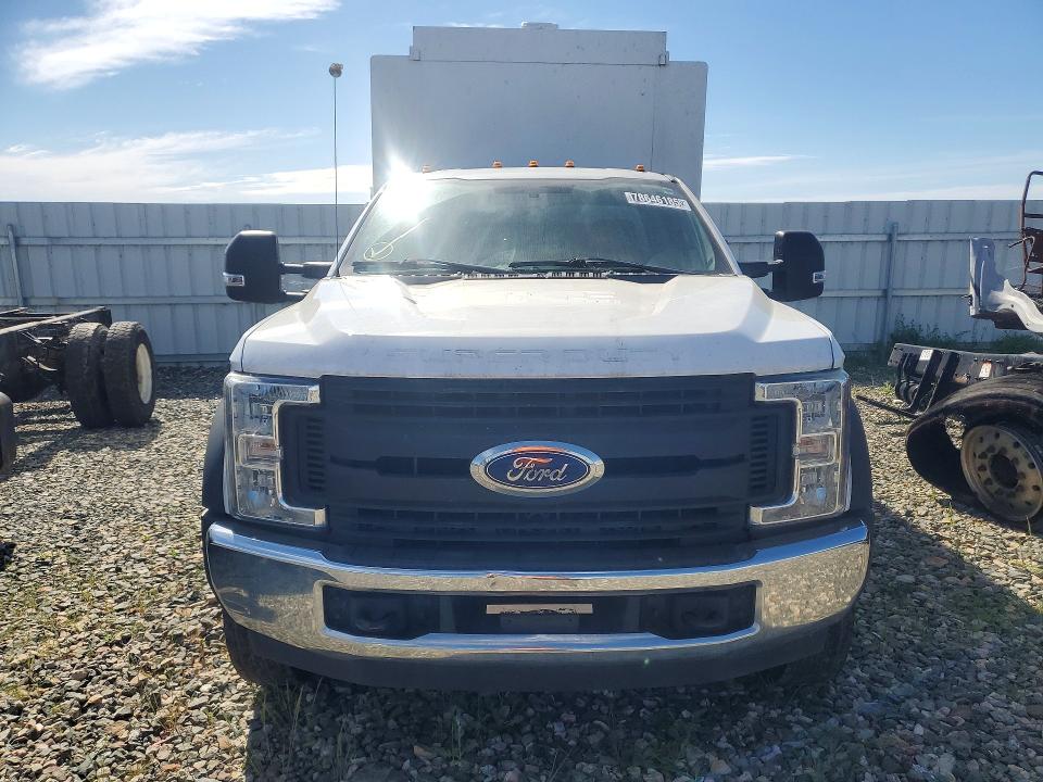 2019 Ford F-550 super duty VIN 1FDUF5GY7KDA00691 COPART salvage auction — SIDE, CA - DIS/DLR/EXP ONLY CLEAN TITLE, sold $9,100 on 2026-07-14 (photo 5)