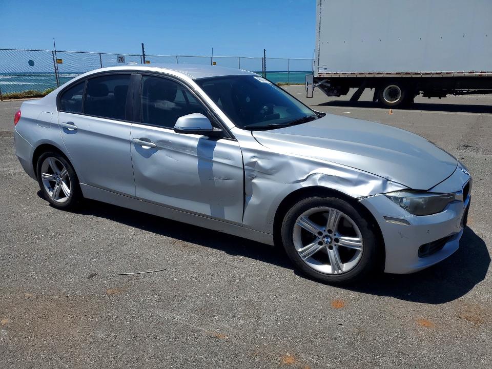 2013 BMW 3er VIN WBA3A5G59DNP20217 COPART salvage auction — FRONT END, Hi - Certificate Of Title, sold $2 on 2026-07-20 (photo 4)