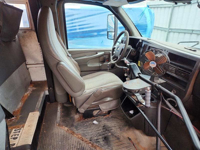 2010 Thomas All models VIN 1GB9G5AG5A1165635 COPART salvage auction — MINOR DENT/SCRATCHES, ON - PERMIT NO BRAND - FIT, sold $1,600 on 2026-09-17 (photo 5)