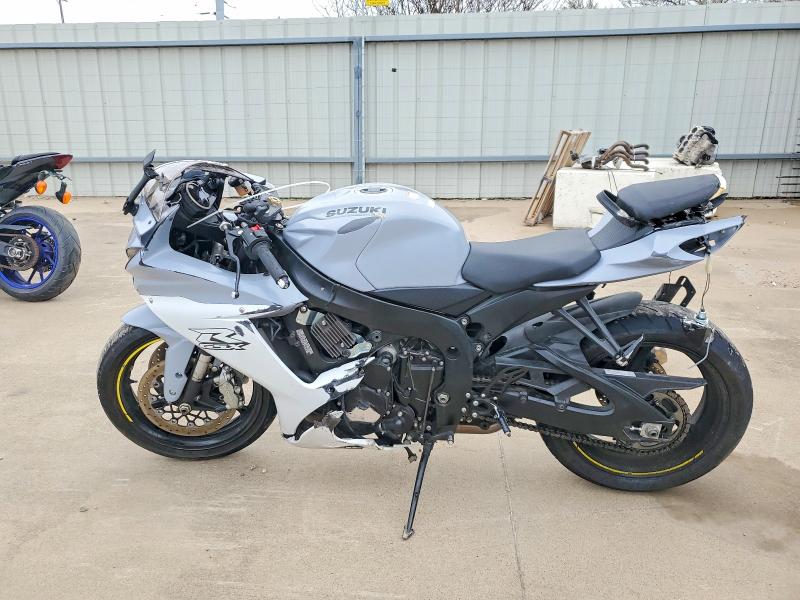 2022 Suzuki Gsx-r VIN JS1GN7FA0N7100939 COPART salvage auction — REAR END, Tx - Salvage Vehicle Title, sold $3,450 on 2026-07-09 (photo 3)
