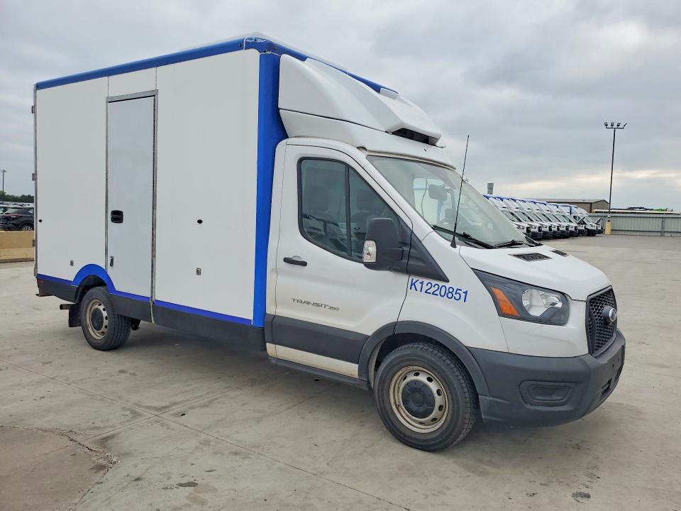2022 Ford Transit VIN 1FDBW5Z85NKA39624 COPART salvage auction — NORMAL WEAR, TX - CERTIFICATE OF TITLE, sold $17,000 on 2026-07-30 (photo 4)