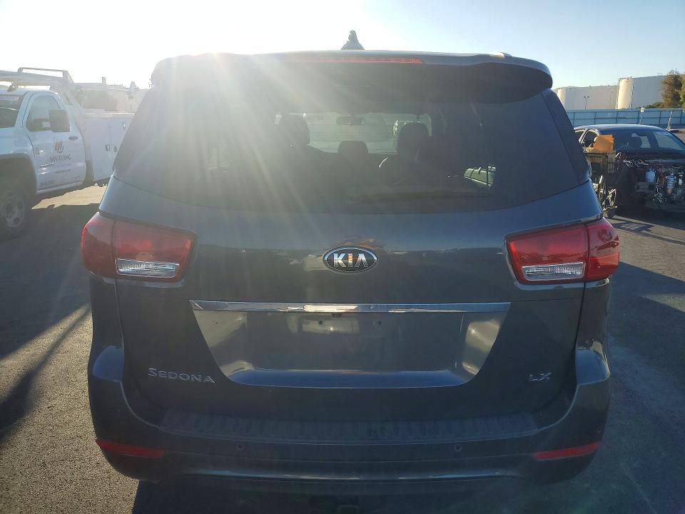 2017 Kia SEDONA VIN KNDMB5C1XH6244163 COPART salvage auction — MINOR DENT/SCRATCHES, Salvage Title, sold $1,150 on 2026-07-27 (photo 6)