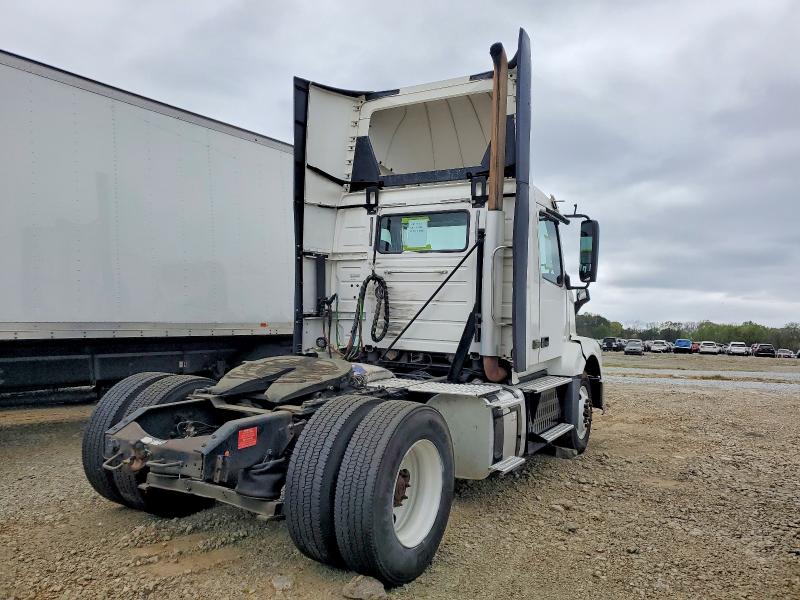 2017 Volvo VIN 4V4N39TGXHN988112 COPART salvage auction — MECHANICAL, In - Certificate Of Title, sold $5,000 on 2026-07-29 (photo 4)