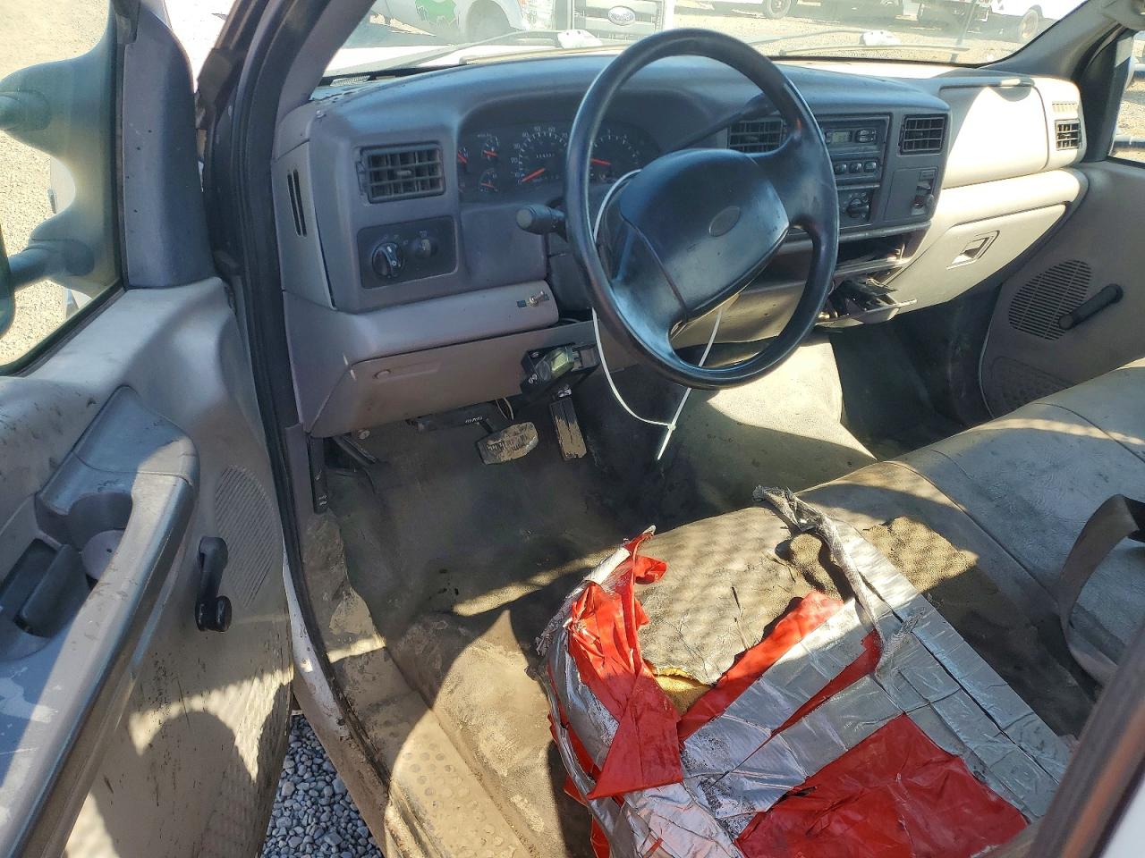 1999 Ford F-450 VIN 3FDXF46S3XMA32540 COPART salvage auction — Normal Wear, CA - DIS/DLR/EXP ONLY CLEAN TITLE, sold $525 on 2026-07-07 (photo 8)