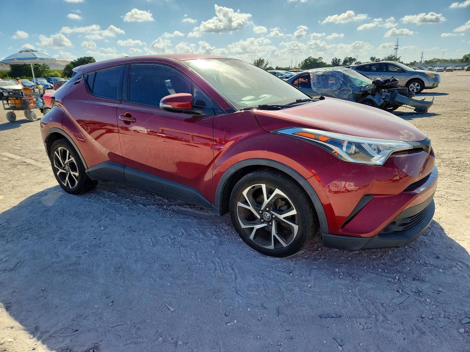 2018 Toyota C-hr VIN JTNKHMBXXJ1008164 COPART salvage auction — SIDE, Fl - Cert Of Title Slvg Rebuildable, sold $3,900 on 2026-08-01 (photo 4)
