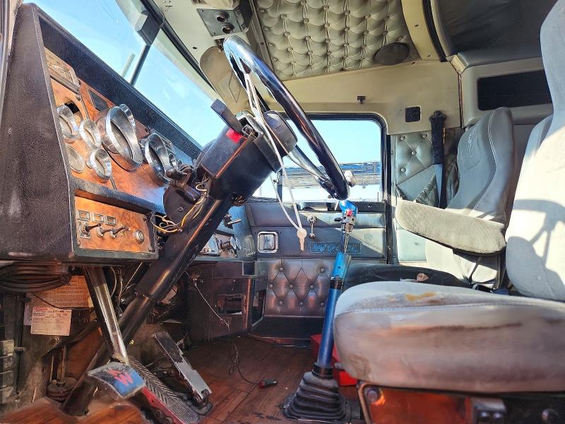2001 Kenworth W900 VIN 1XKWDB9X11R863966 COPART salvage auction — MINOR DENT/SCRATCHES, AZ - CERTIFICATE OF TITLE, sold $10,100 on 2026-07-21 (photo 5)