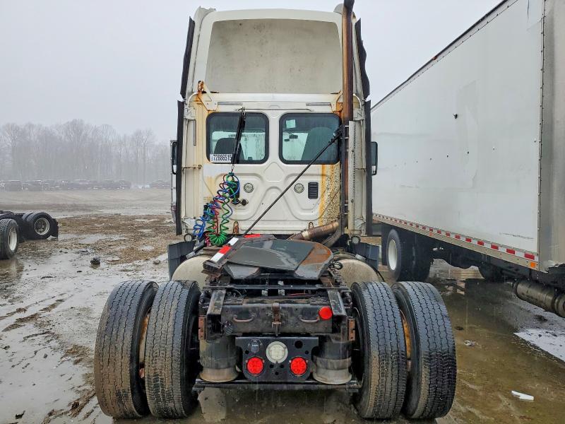 2016 Freightliner Cascadia 125 VIN 1FUBGEDV5GLHC5682 COPART salvage auction — MINOR DENT/SCRATCHES, IN - CERTIFICATE OF TITLE, sold $5,000 on 2026-07-09 (photo 6)
