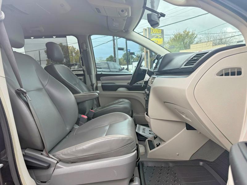 2012 Volkswagen Routan VIN 2C4RVABG5CR354258 COPART salvage auction — NORMAL WEAR, Tx - Certificate Of Title (P), sold $7,800 on 2026-07-02 (photo 5)