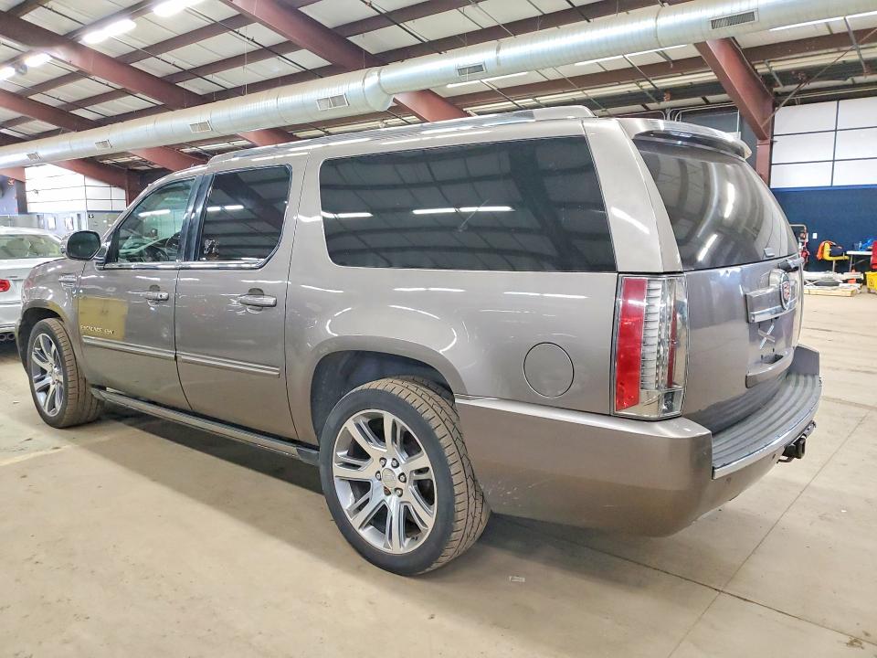 2013 Cadillac Escalade esv VIN 1GYS4JEF6DR312271 COPART salvage auction — MINOR DENT/SCRATCHES, Ma - Certificate Of Title, sold $3,500 on 2026-07-09 (photo 2)