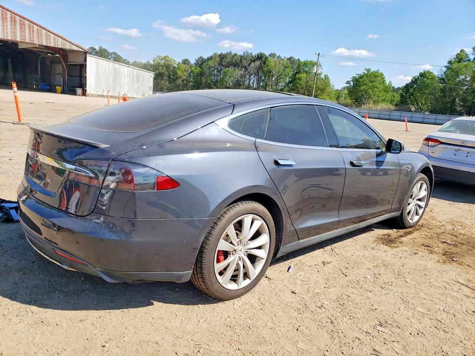2015 Tesla Model s VIN 5YJSA1H46FF082264 COPART salvage auction — ROLLOVER, Tx - Salvage Vehicle Title, sold $4,050 on 2026-07-31 (photo 3)