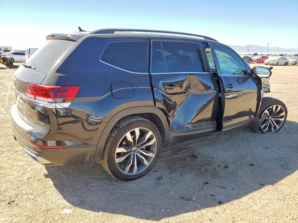 2022 Volkswagen Atlas VIN 1V2JR2CA5NC561325 COPART salvage auction — SIDE, Salvage Title, sold $1,500 on 2026-08-03 (photo 3)
