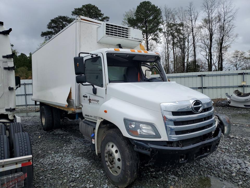 2020 VIN 5PVNJ8JT6L5S60064 COPART salvage auction — ROLLOVER, NC - SALVAGE CERTIFICATE OF TITLE, sold $2,250 on 2026-07-22 (photo 4)
