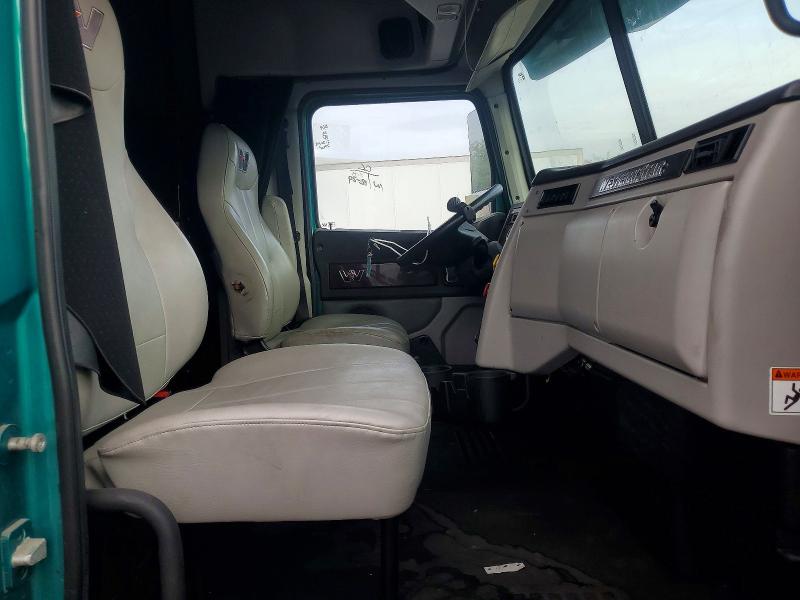 2017 Western star/auto car VIN 5KJJBHDV5HLJG9474 COPART salvage auction — MINOR DENT/SCRATCHES, FL - CERTIFICATE OF TITLE, sold $15,900 on 2026-07-07 (photo 5)
