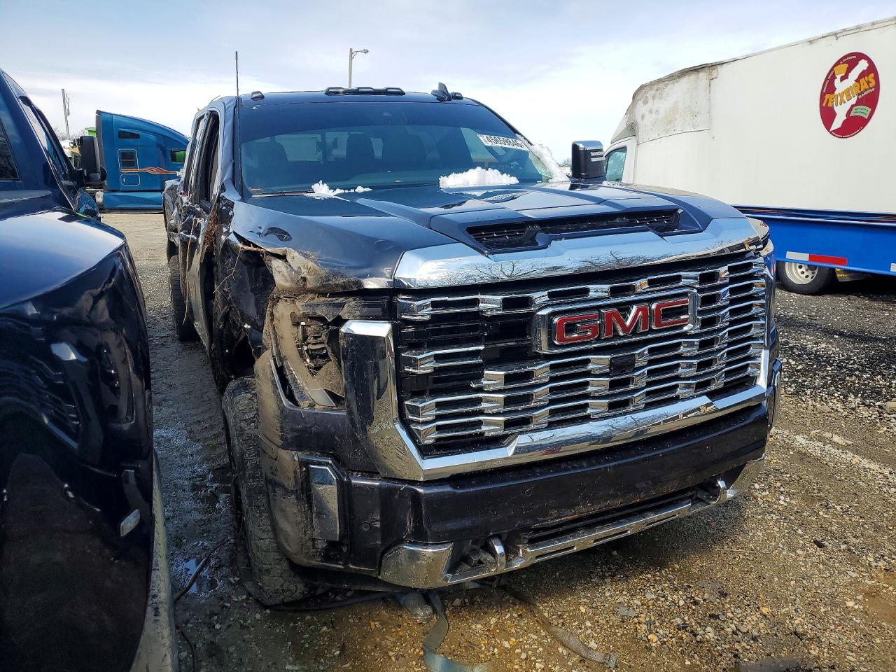 2025 Gmc VIN 1GT4URE78SF370953 COPART salvage auction — Side, NJ - CERT OF TITLE-SALVAGE (P), sold $29,000 on 2026-05-06 (photo 4)