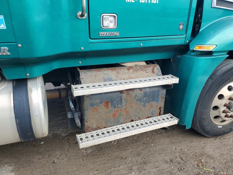 2017 Western star/auto car VIN 5KJJBHDV5HLJG9474 COPART salvage auction — MINOR DENT/SCRATCHES, FL - CERTIFICATE OF TITLE, sold $15,900 on 2026-07-07 (photo 9)