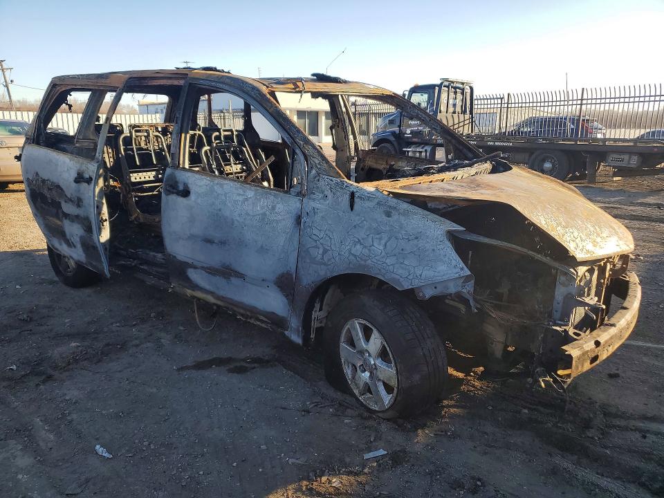 2006 Toyota Sienna VIN 5TDZA23C46S508242 COPART salvage auction — BURN, IL - JUNKING CERT OF A VEHICLE, sold $225 on 2026-07-17 (photo 4)